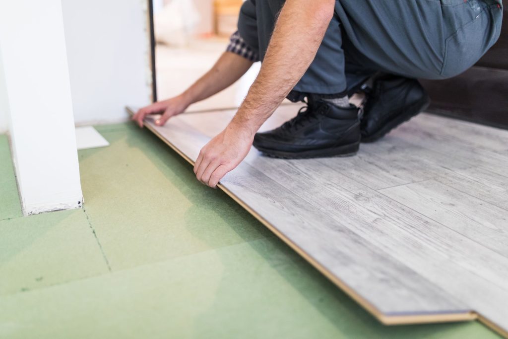 Pose d’un parquet flottant sur sous-couche verte